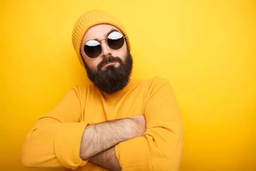 марди бераҳм, ки ғафсии узвашро зиёд кардааст